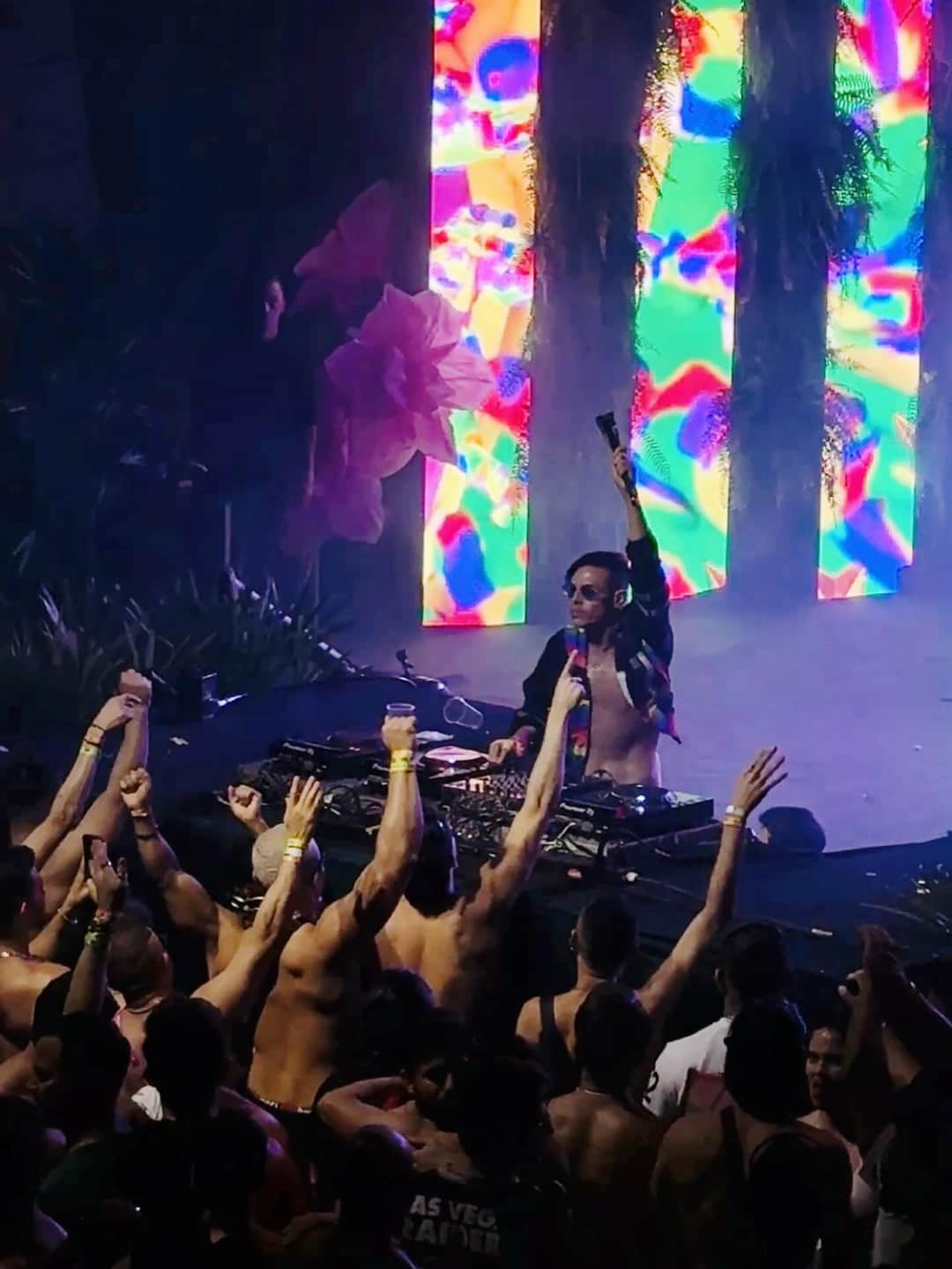 @djdicarvalho comanda os festejos na Parada LGBTQIAPN+ de Brasília! 🇧🇷